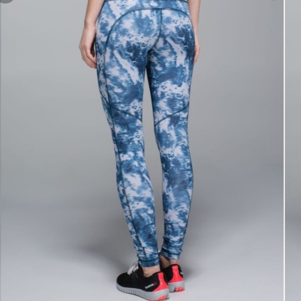 Lululemon blue and white leggings